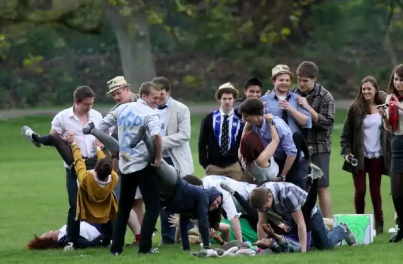 riti iniziazione  oxford e cambridge