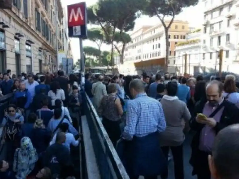 si ferma la metropolitana di roma  5