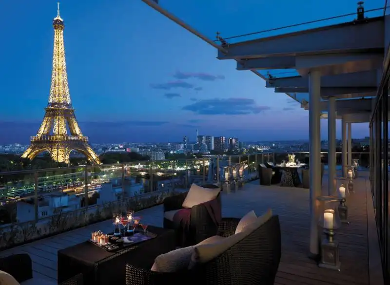 terrazza del shangri la hotel   parigi