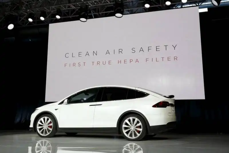 tesla model x presentazione 29 settembre 2015 1