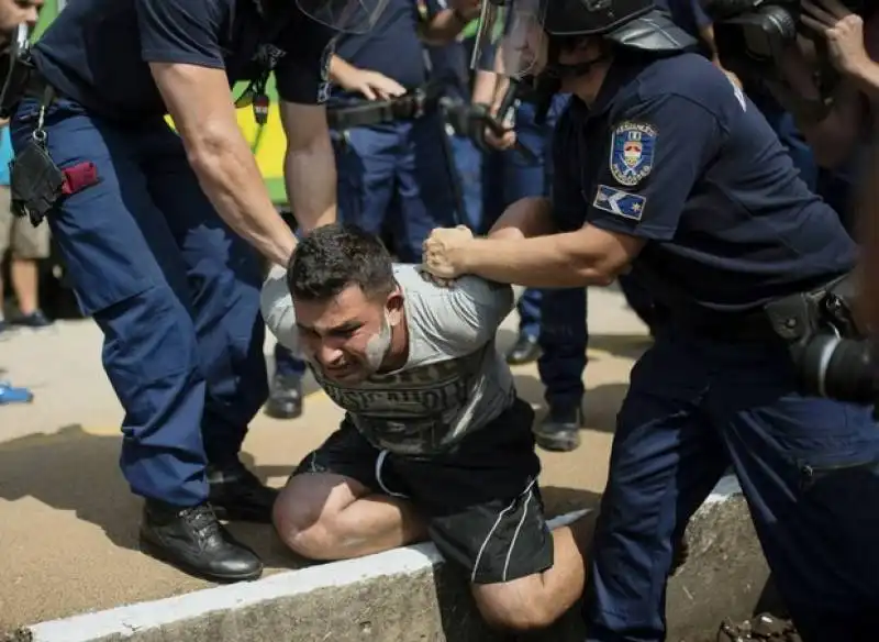 ungheria   200 profughi in cammino da budapest a vienna   22