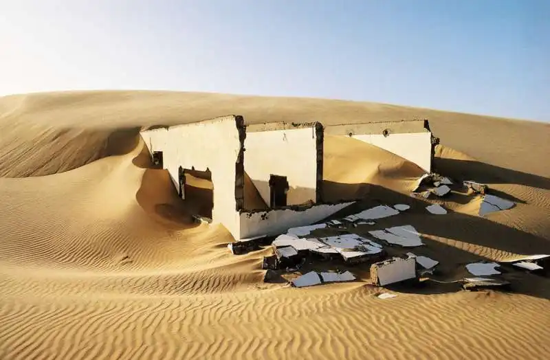 casa nel deserto del sahara