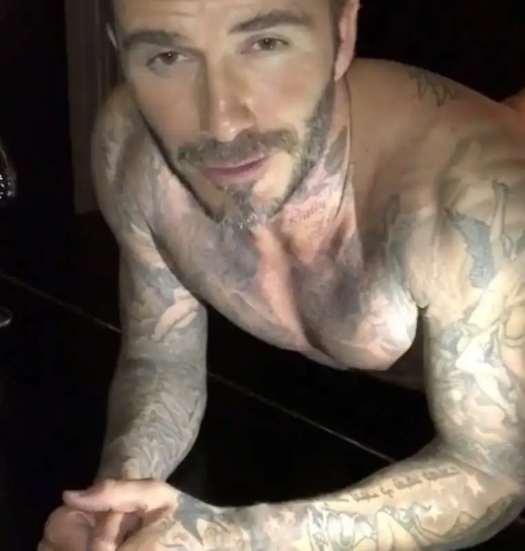 david beckham video gayissimo con amico in accappatoio  6