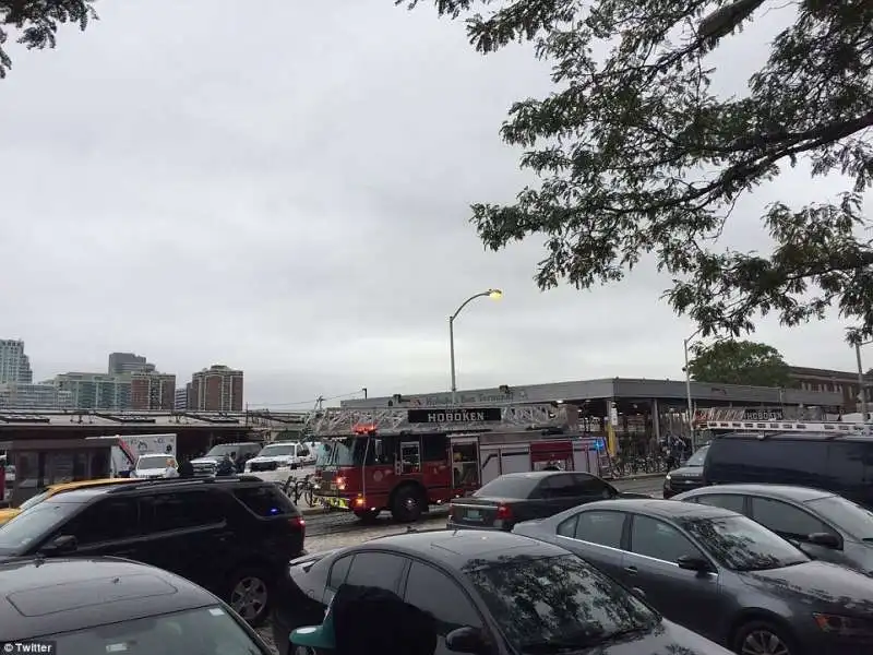 disastro ferroviario a hoboken in new jersey  1