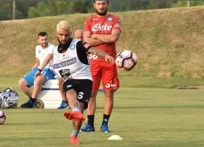 insigne biondo platino