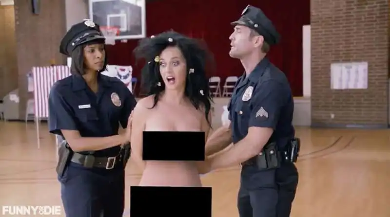 katy  perry  vai  a   votare nudo se vuoi