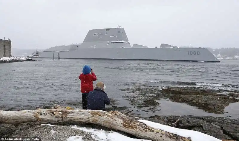 lo zumwalt naviga verso baltimora