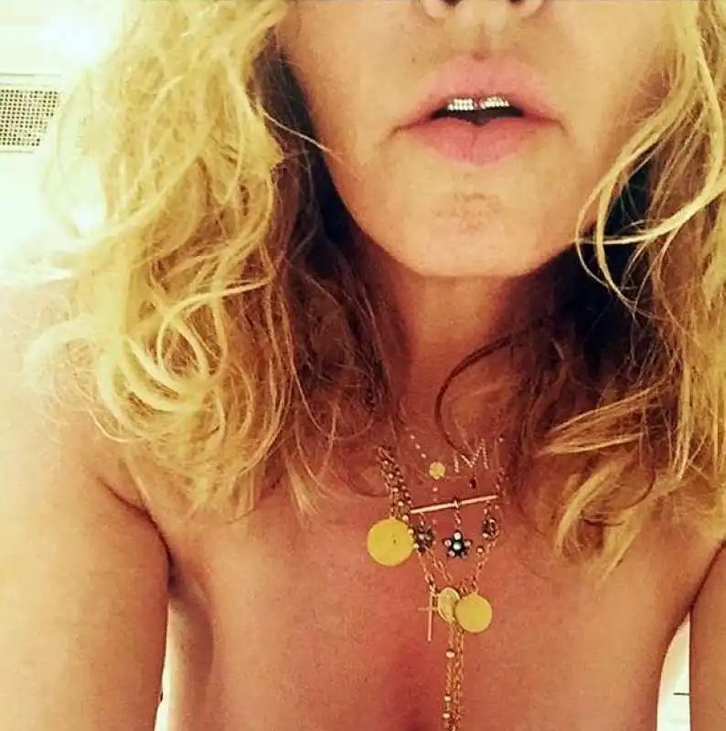 madonna topless selfie per hillary