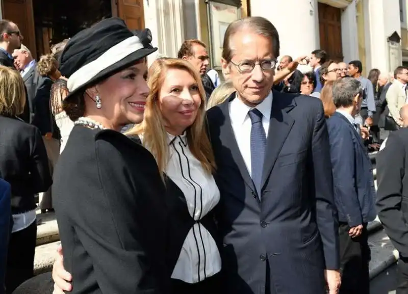 marisela federici antonella cinque e giulio terzi di sant agata