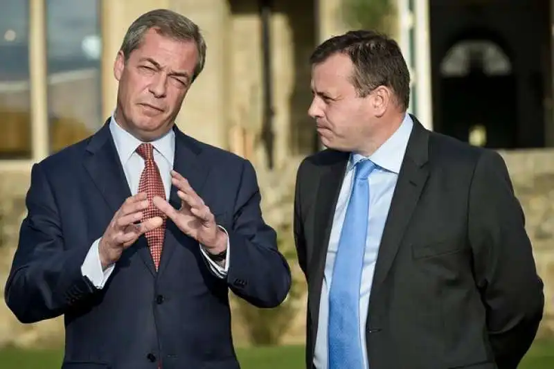 NIGEL FARAGE E ARRON BANKS   