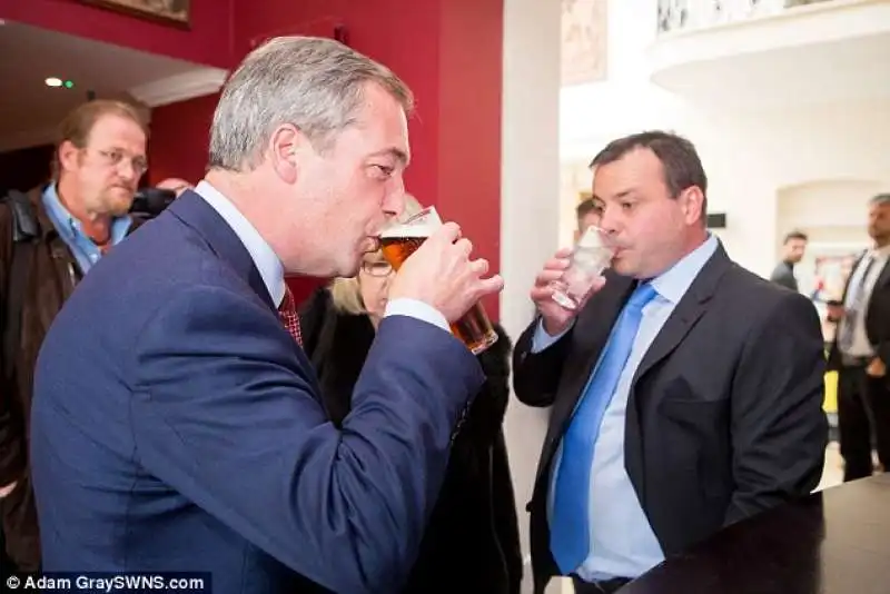 NIGEL FARAGE E ARRON BANKS 