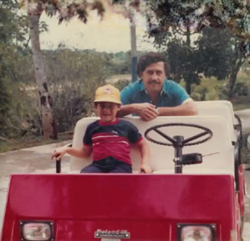 PABLO ESCOBAR COL FIGLIO 4