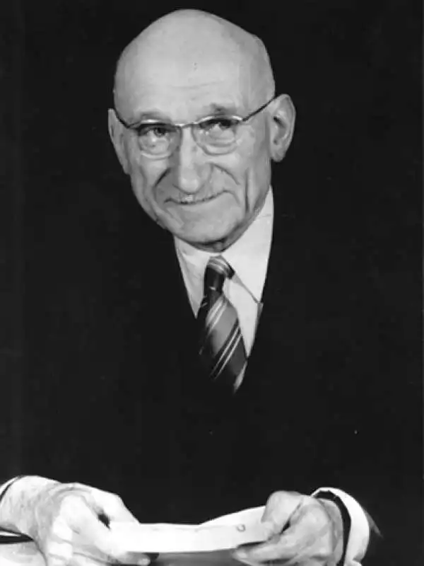 ROBERT SCHUMAN