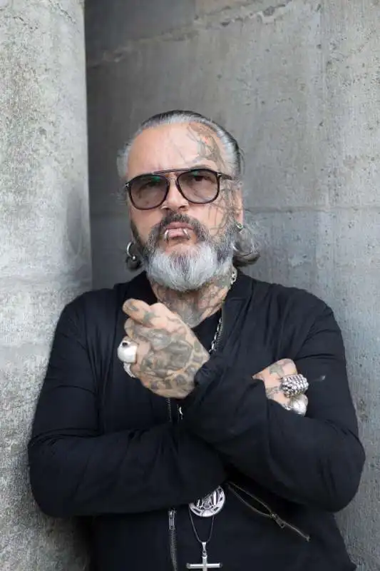 sven marquardt alla porta del berghain