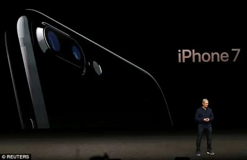 tim cook presenta iphone7