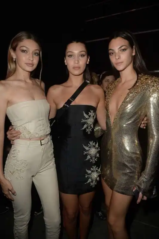 110 gigi hadid;bella hadid;  mnt 1805