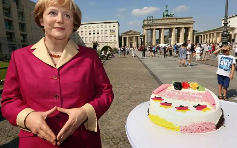 angela merkel statua