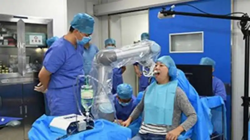 CINA ROBOT DENTISTA