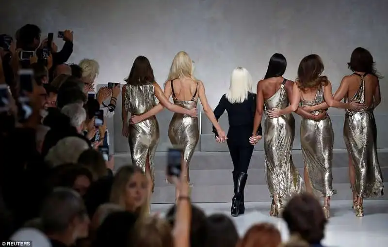 donatella  versace con le top model