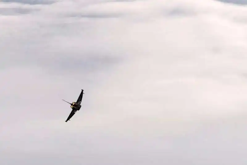 EUROFIGHTER  SI SCHIANTA NEL MARE DAVANTI A TERRACINA