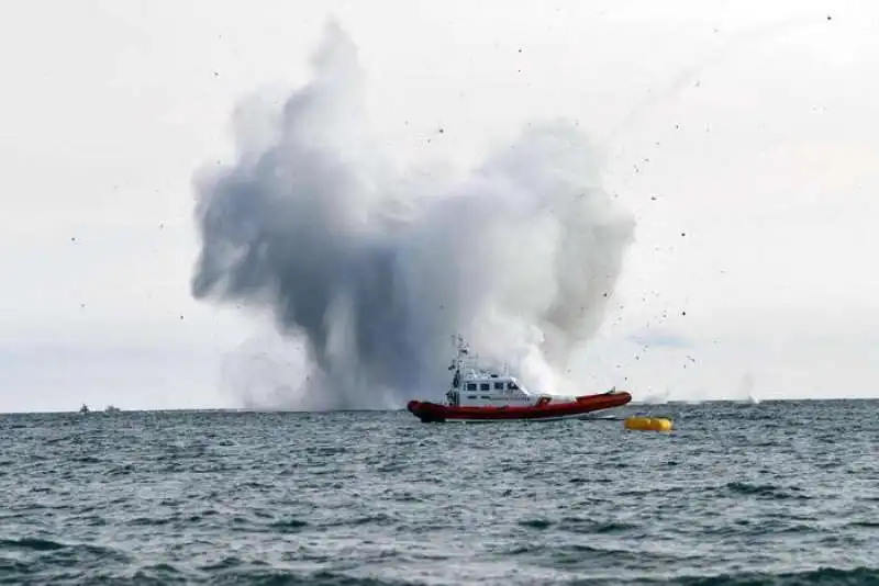 EUROFIGHTER SI SCHIANTA NEL MARE DAVANTI A TERRACINA