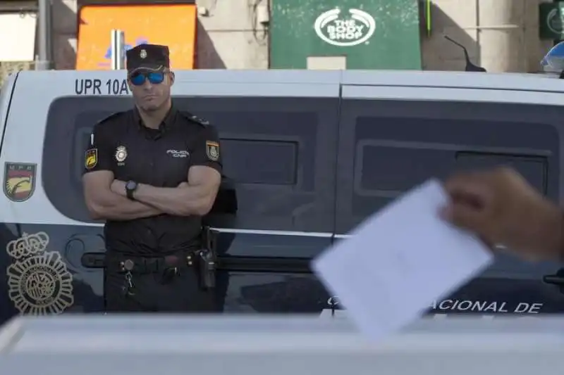 guardia civil contro il referendum