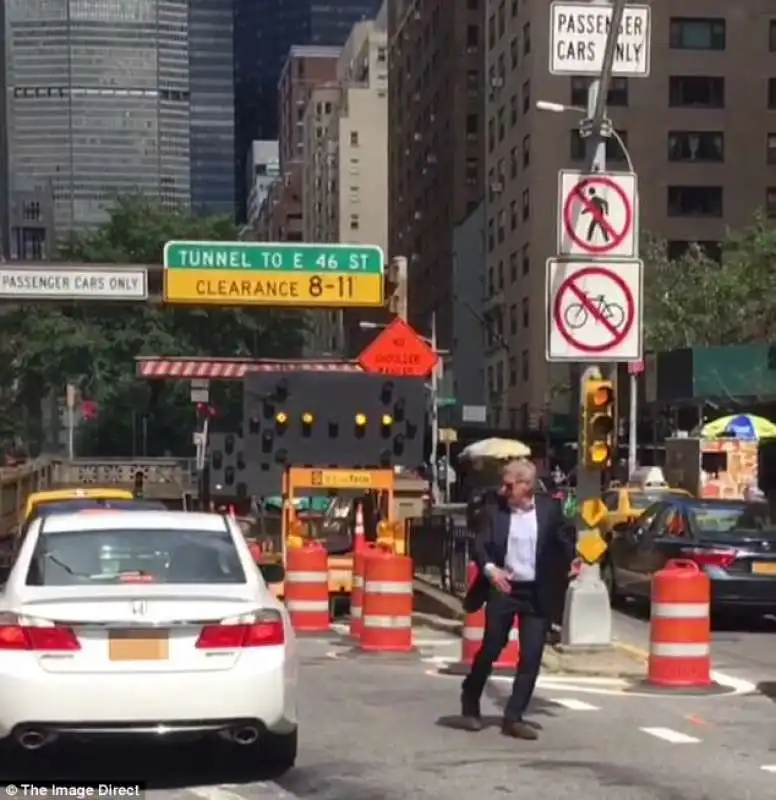 harrison ford dirige il traffico a new york copia 4