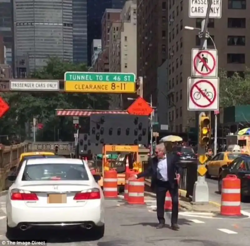 harrison ford dirige il traffico a new york copia