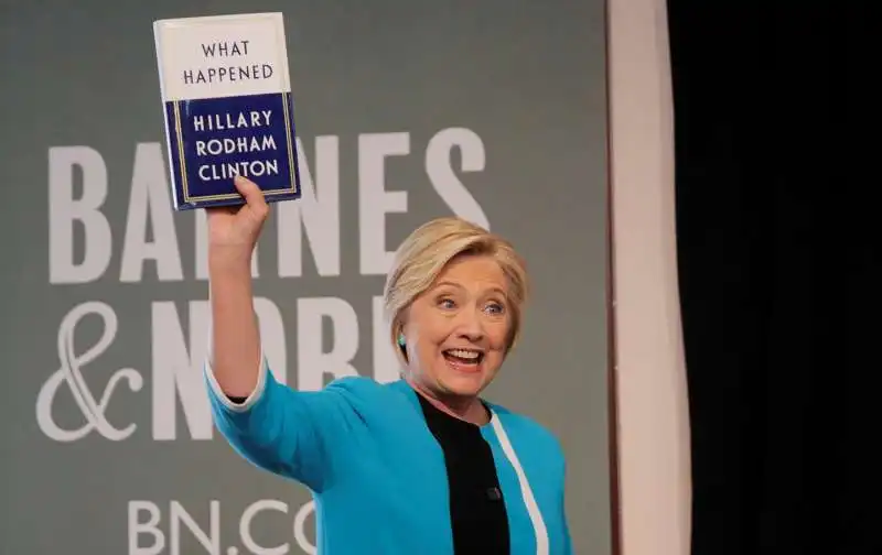 HILLARY CLINTON E IL SUO LIBRO WHAT HAPPENED