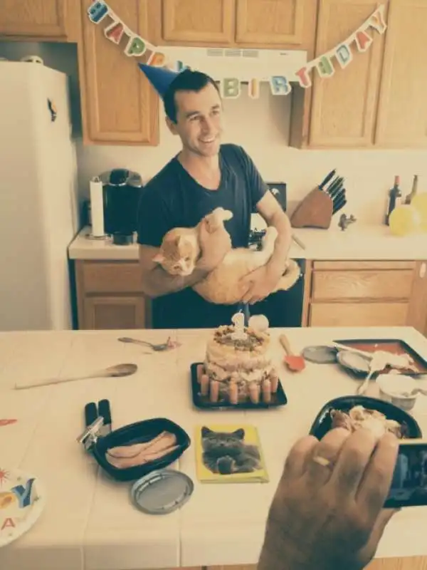 james deen instagram compleanno del gatto