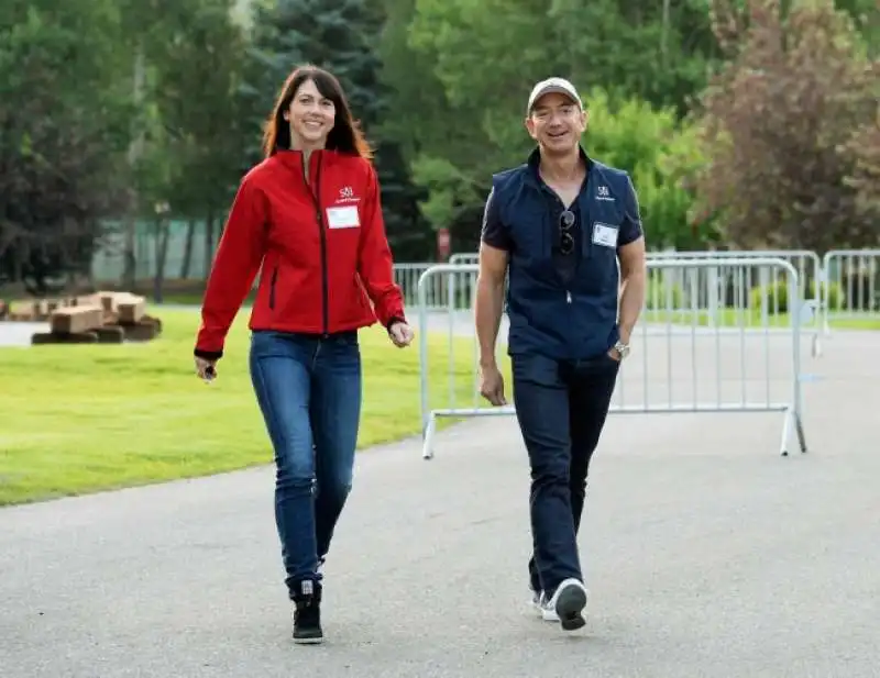 jeff e mackenzie bezos