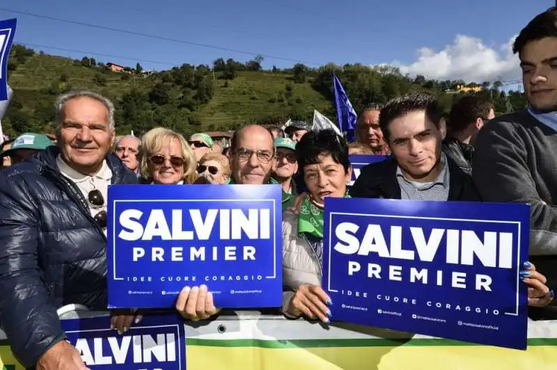 la lega e salvini a pontida  1