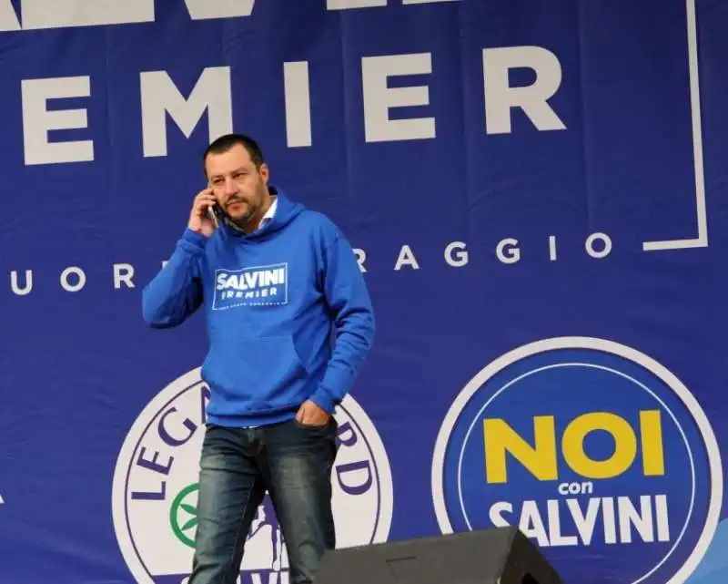 la lega e salvini a pontida  14