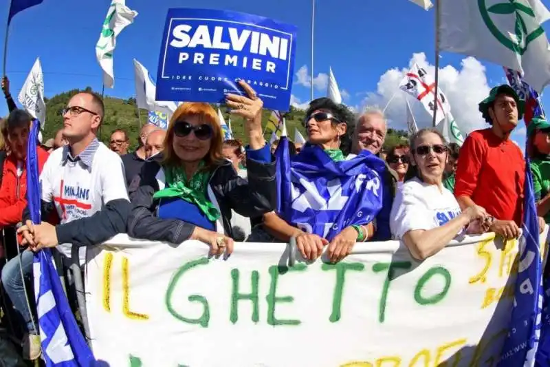 la lega e salvini a pontida  15