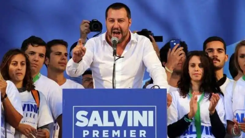 la lega e salvini a pontida  17