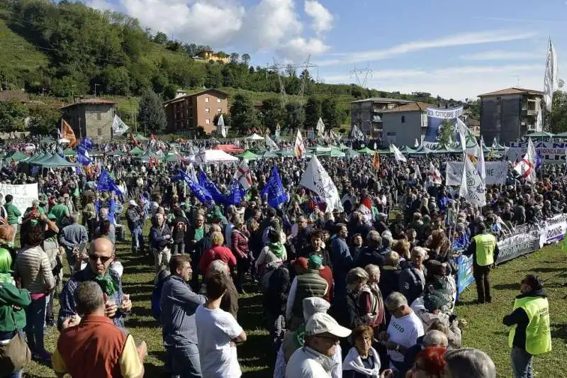 la lega e salvini a pontida  5