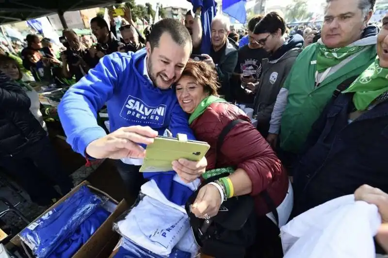 la lega e salvini a pontida  6