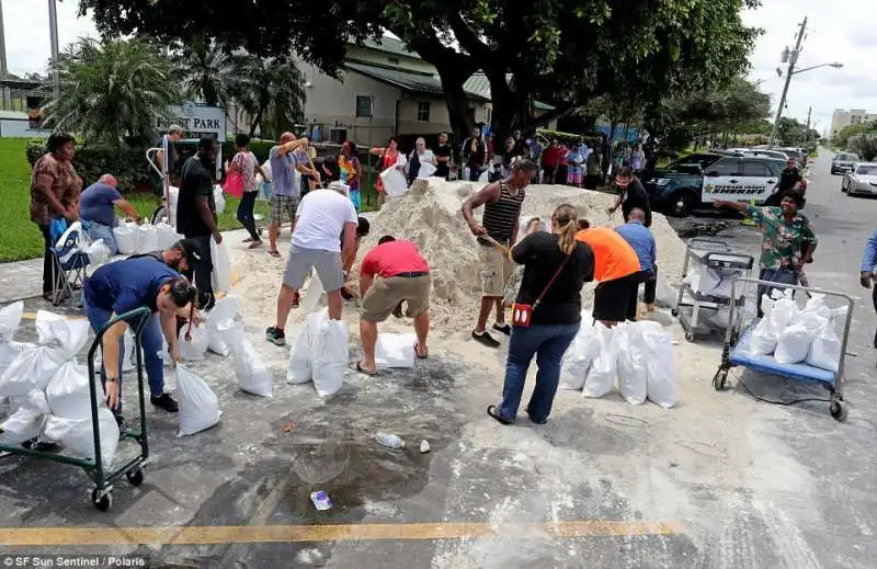 miami si prepara all uragano irma  6