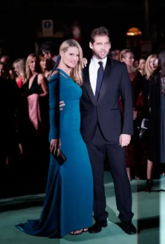 michelle hunziker e tomaso trussardi green carpet fashion award