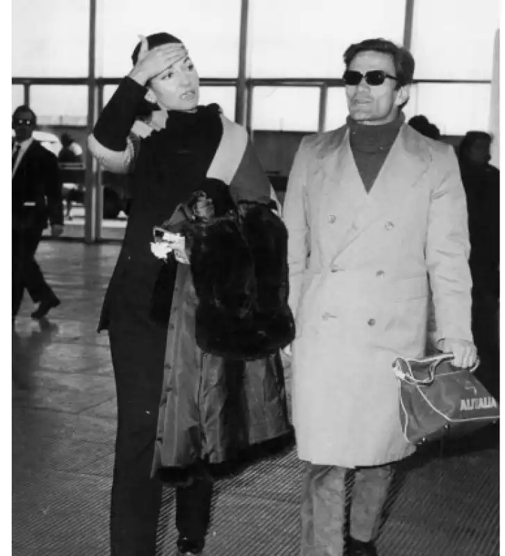 pasolini e la callas in aeroporto