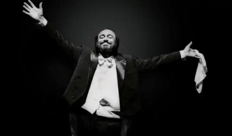 PAVAROTTI