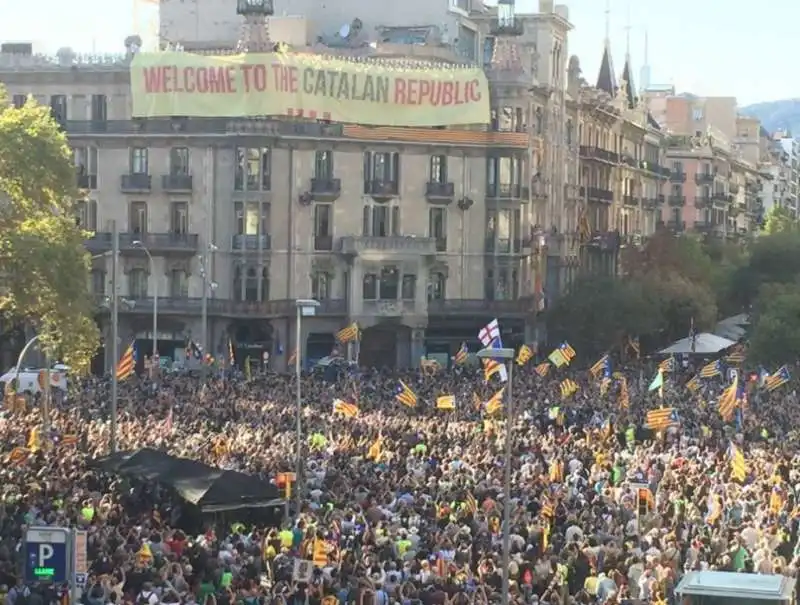 proteste a barcellona degli indipendentisti catalani  