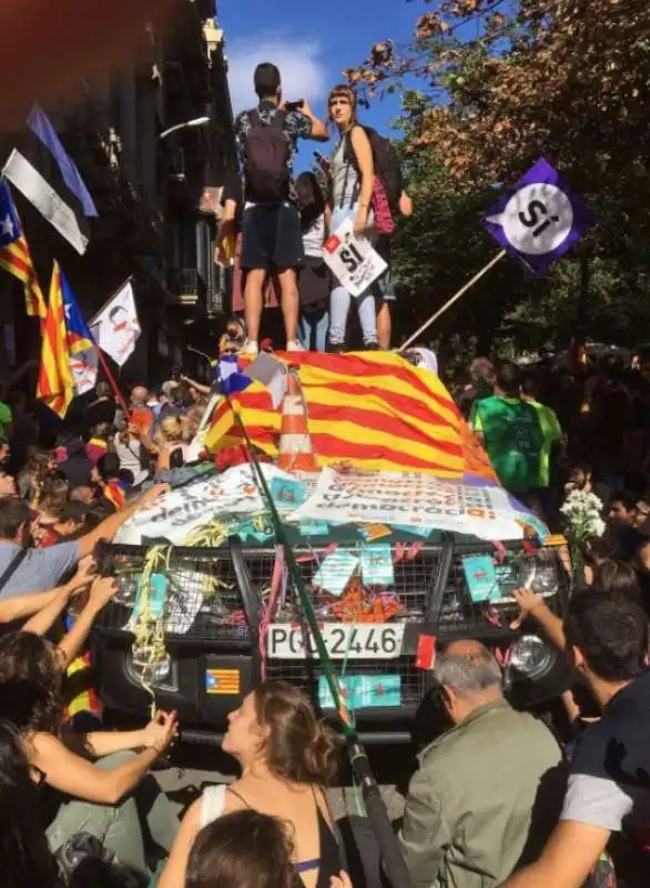 proteste a barcellona degli indipendentisti catalani 