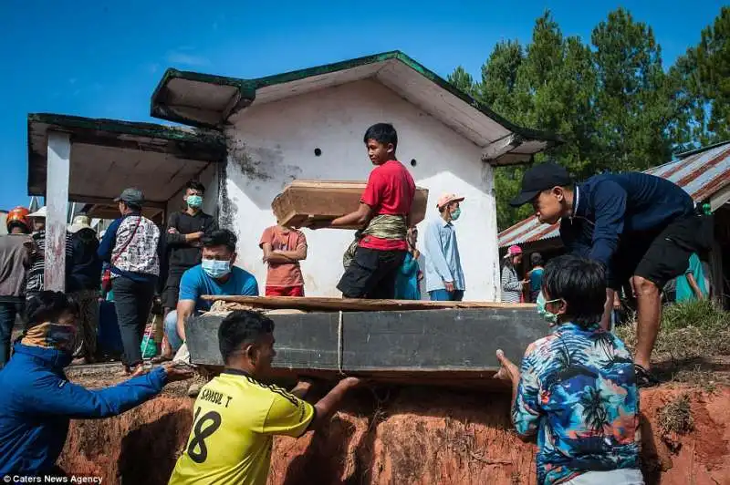 rituale manene in indonesia copia