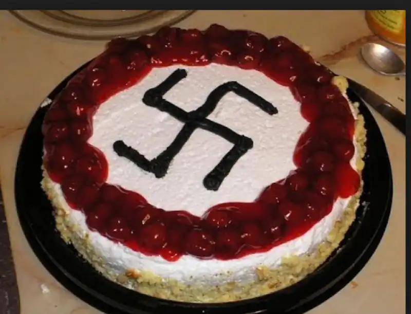 TORTA HITLER 4