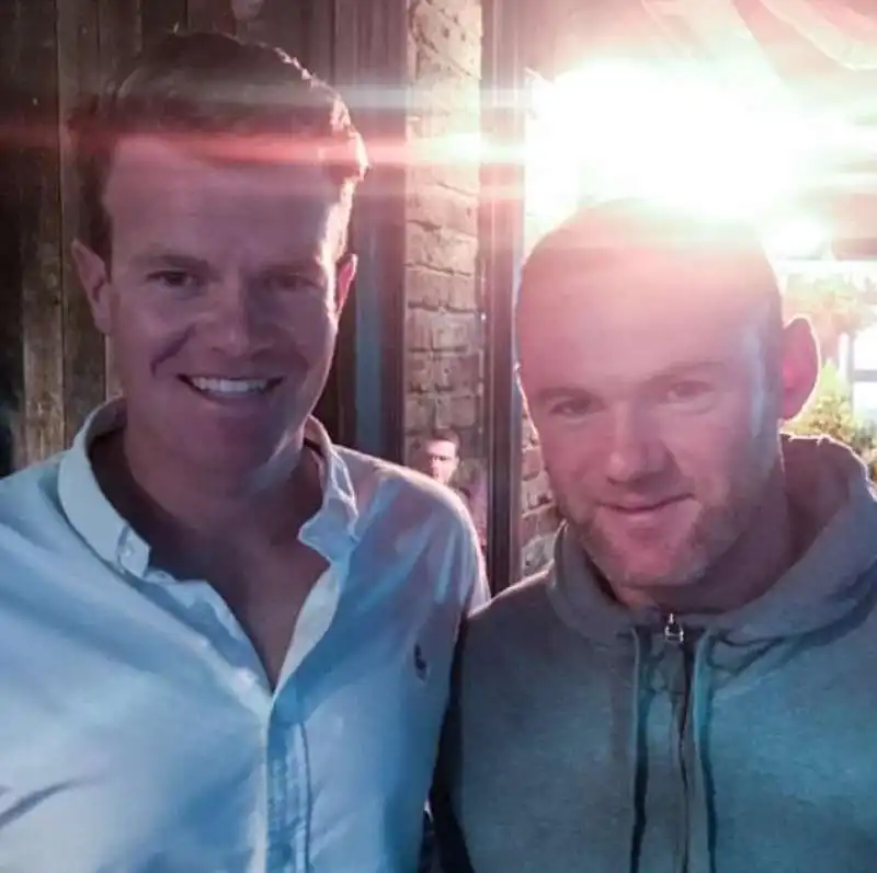 wayne rooney foto con un fan prima dell arresto