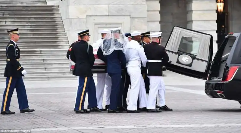  3funerali john mccain