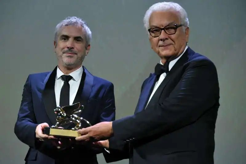 alfonso cuaron premiato a venezia da baratta