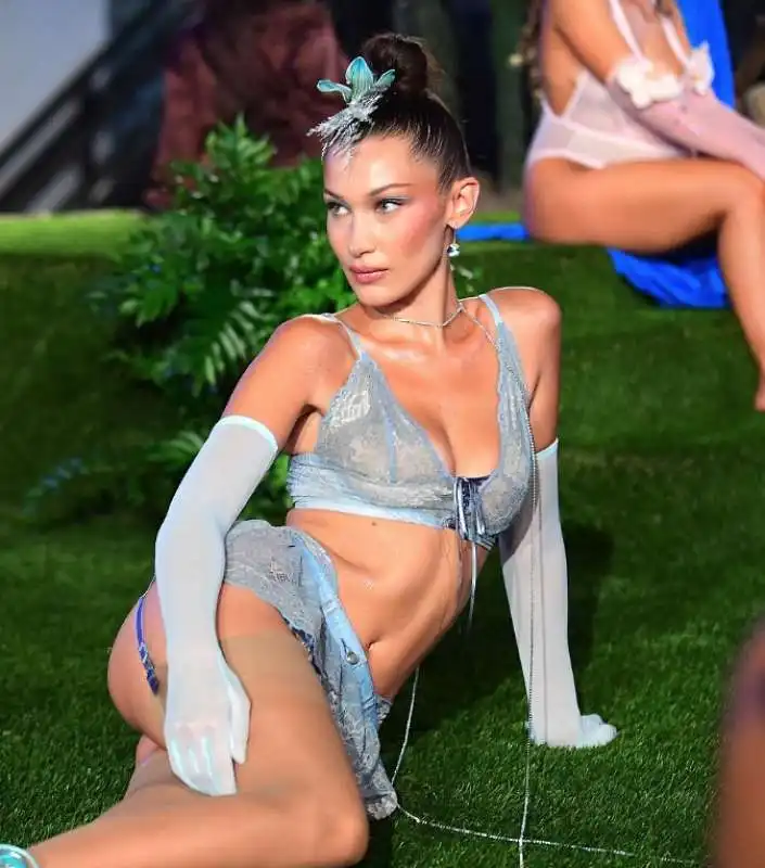 bella hadid 4