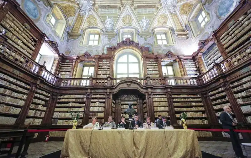 biblioteca statale oratoriana dei girolamini a napoli 2